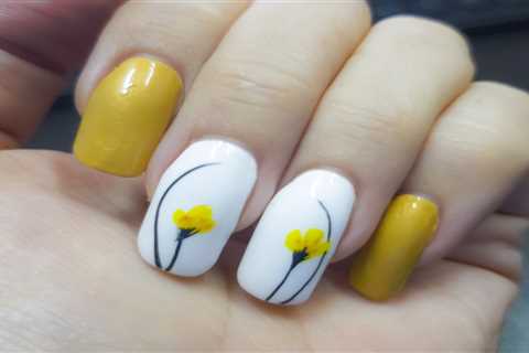 2 Easy DIY Manicures With Adorable Spring-Themed Nail Art