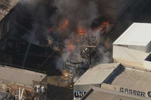 Firefighters knockdown commercial fire that broke out in Downtown LA