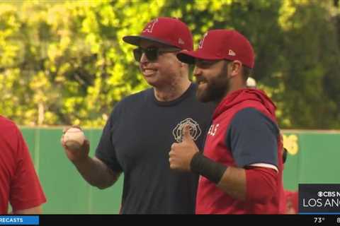 Recovering firefighters honored at Los Angeles Angels game