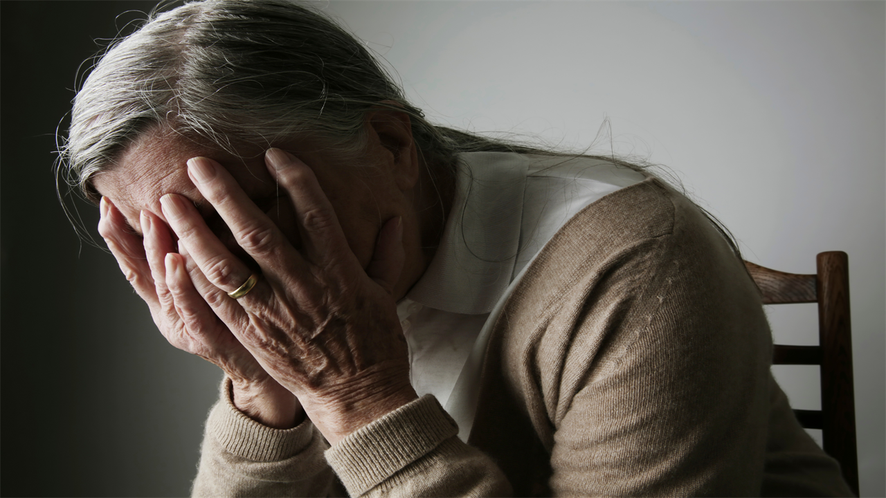 Eating popular snack can ‘slash dementia risk and add FIVE years to your life’