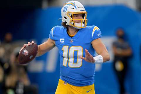 Chargers QB Justin Herbert Cracks Top 10 List Among NFL Players in Merchandise Sales