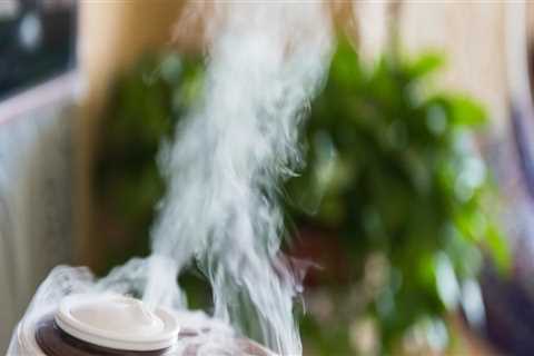 How does a humidifier vaporize water?