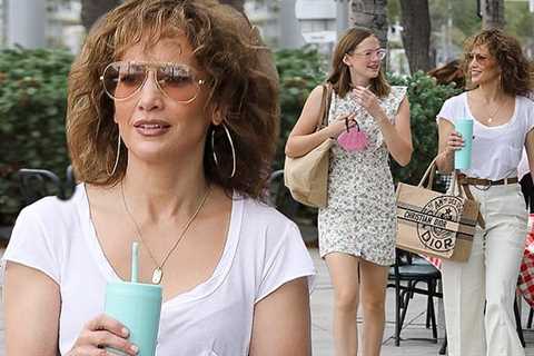 EXCLUSIVE: Jennifer Lopez bonds with Ben Affleck's daughter Violet