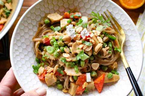 Easy Soba Noodles with Peanuts and Seitan