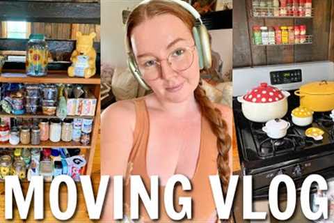 MOVING VLOG #4 | unpacking the kitchen & my first grocery haul!