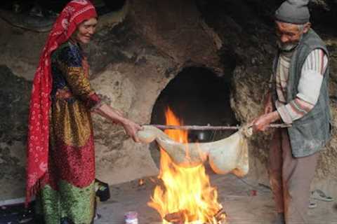 Old Love Story in a Cave | They Lovers have Life in a Cave Like 2000 Years Ago | Living in Village