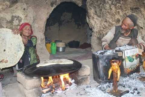 Old Love Story in a Cave | They Lovers have Life in a Cave Like 2000 Years Ago P3 |Living in Village