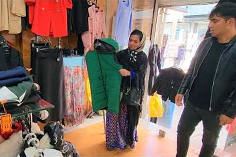 Adventure in the city: buyingjackets and clothes for Ayhanand Razia in the city!