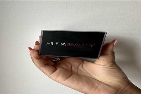 Review: Huda Beauty Peach Pie Easy Bake Loose Baking & Setting Powder