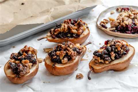 Easy Baked Pears [Stuffed with Nuts and Fruit]