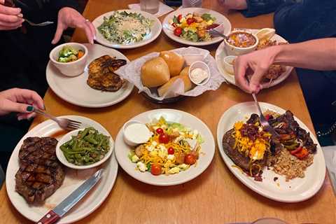 Steak Lovers Unfazed: Texas Roadhouse Thrives Despite Price Increases