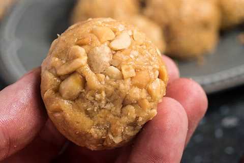 Keto 5-Ingredient No-Bake Peanut Butter Balls