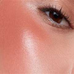 Achieving the Perfect Dewy or Matte Finish in Everyday Makeup Application